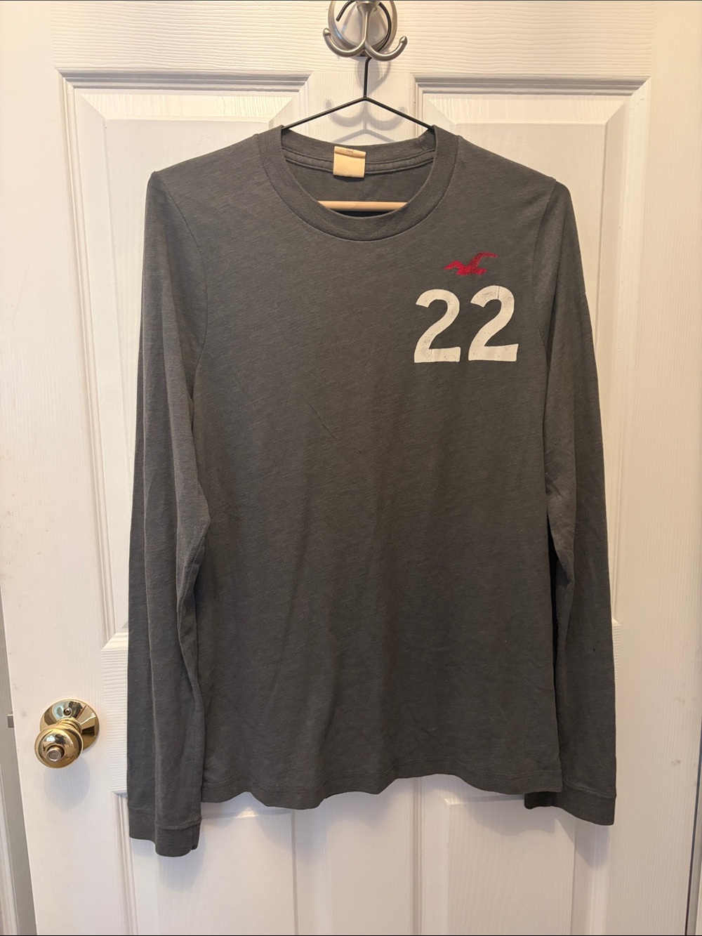 Hollister Men's Long-Sleeve Gray Graphic Tee with White '22' and Red Logo